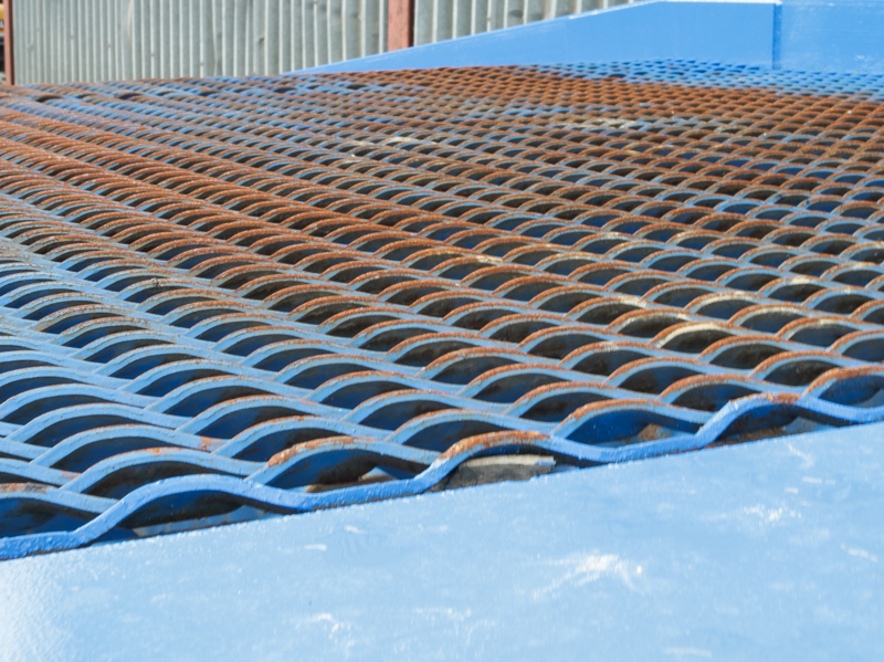 close-up on the blue loading ramp mesh