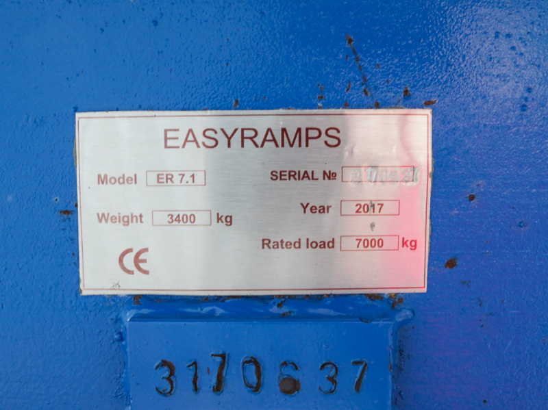close-up on the specification plate on 7tons blue loading ramp